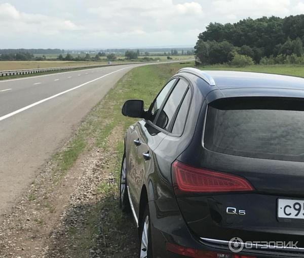 Автомобиль Audi Q5 кроссовер фото