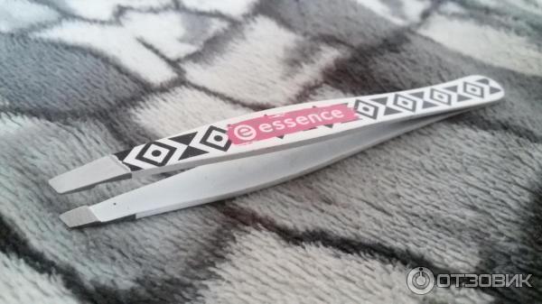 Пинцет для бровей Essence Eyebrow Tweezer фото