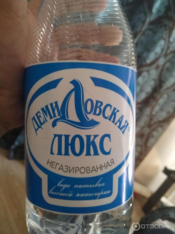 Демидовская вода телефон. Демидовская вода. Демидовская минеральная вода. Вода Демидовская Люкс. Вода питьевая газированная Люкс.