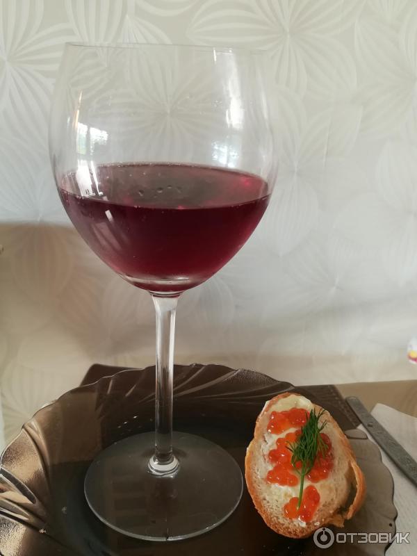 Rosso amabile. Санто Стефано Rosso Amabile. Винн Санто Стефано Rosso в Бакале.