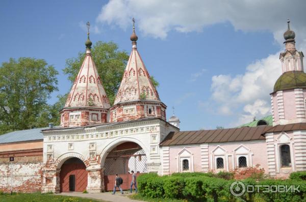 Ризоположенский монастырь. Главные врата.