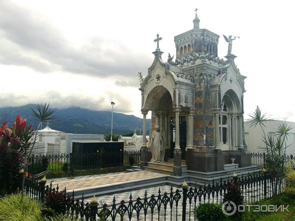 Экскурсия по Cementerio General, Коста-Рика, Сан-Хосе - мавзолей семьи Рохас Альварес