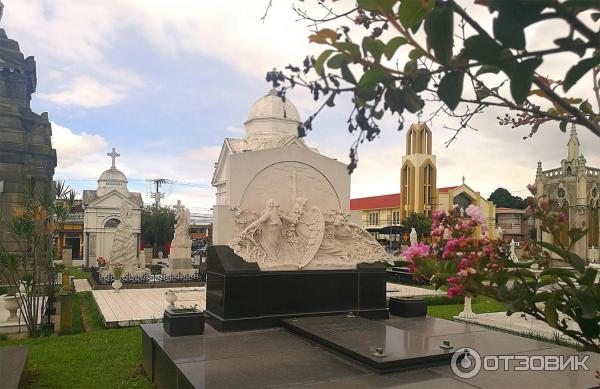 Экскурсия по Cementerio General, Коста-Рика, Сан-Хосе - мраморные надгробия и мавзолеи