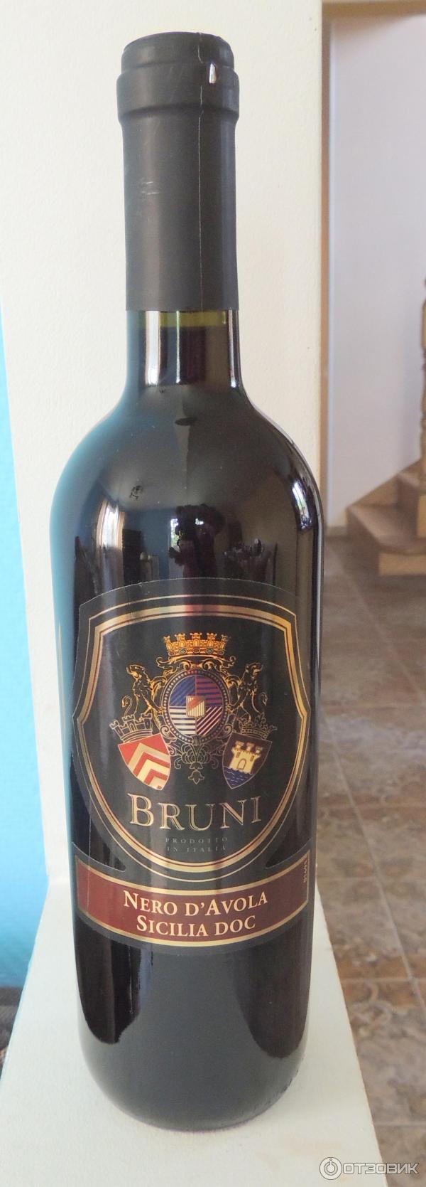 Nero d avola sicilia doc. Вино Бруни Неро д'Авола. Бруни вино красное. Nero d'Avola Sicilia вино. Бруни Неро д`Авола, Сицилия, Италия.