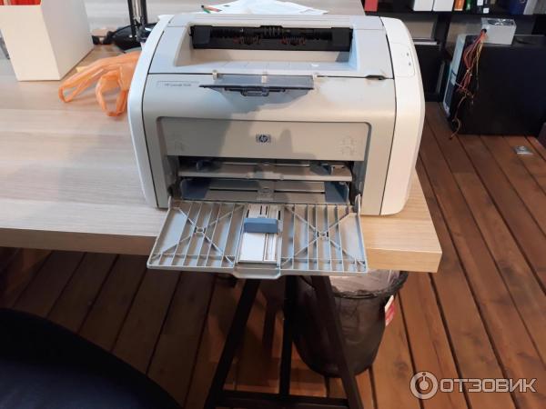 HP LaserJet 1020 - вид спереди