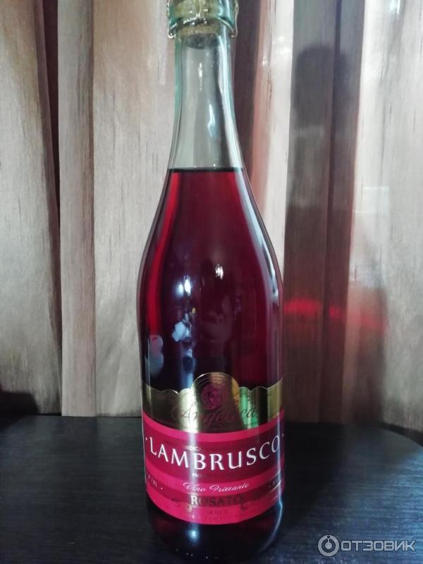 Розовое игристое вино Casa Bella Angelica Lambrusco Rosato Dolce фото