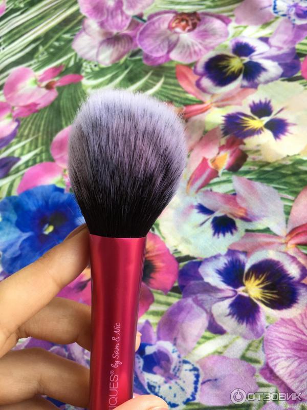 Кисть для румян Real Techniques Blush Brush фото