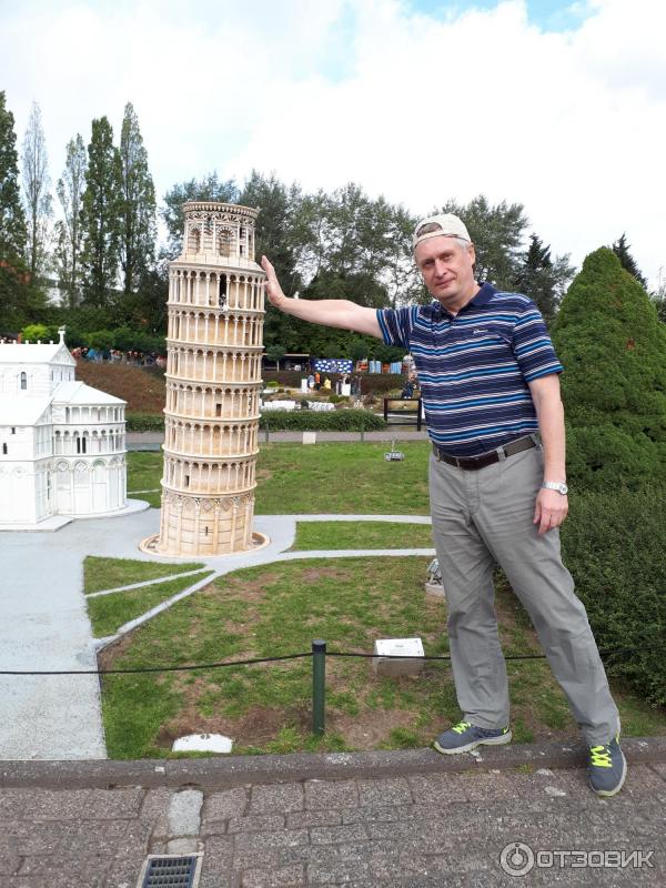 Пизанская башня в Брюсселе