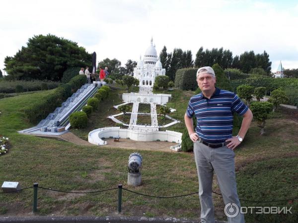 Базилика Святого Сердца Сакре-Кер на холме Монмартр в Париже