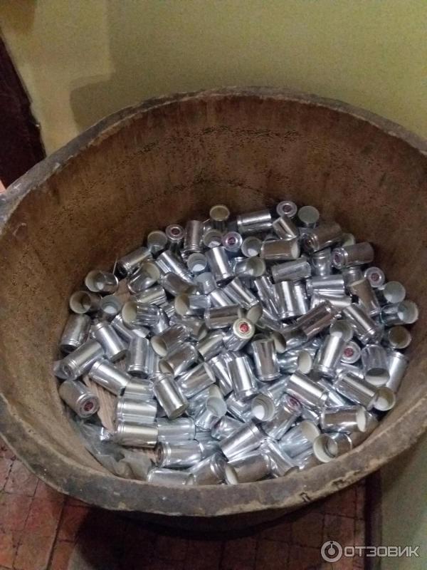 Бочка с пробками от водки кафе охотничий рай