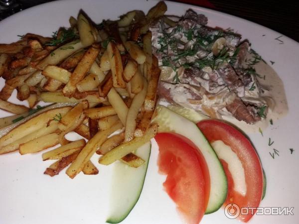 Лосятина с жареным картофелем и овощами ресторан охотничий рай Ижевск