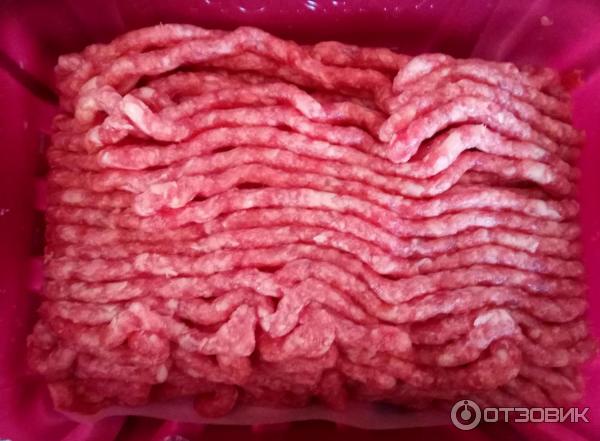 Почему розовый фарш. Фарш из телятины мираторг. розовый фарш в пирожках.