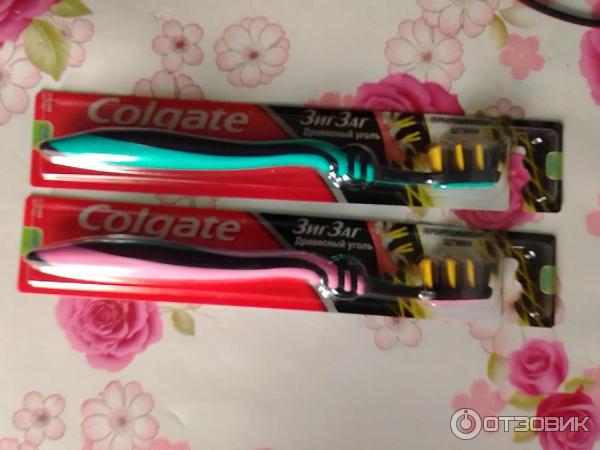 Зубная щетка Colgate ЗигЗаг Древесный уголь фото