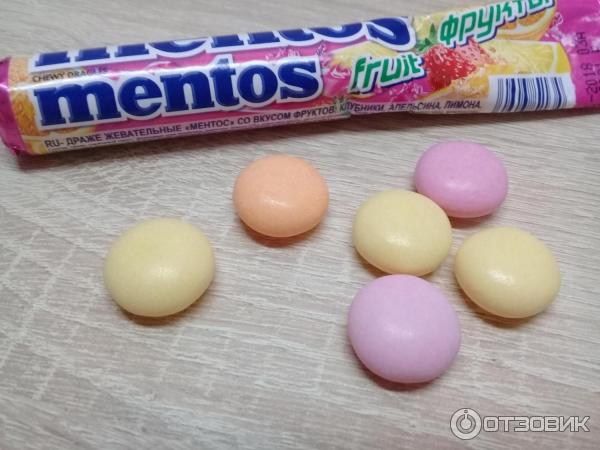 Жевательные драже Perfetti Van Melle Mentos со вкусом фруктов фото