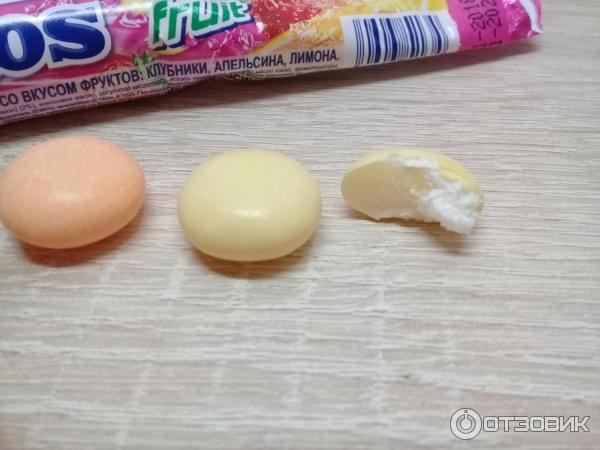 Жевательные драже Perfetti Van Melle Mentos со вкусом фруктов фото