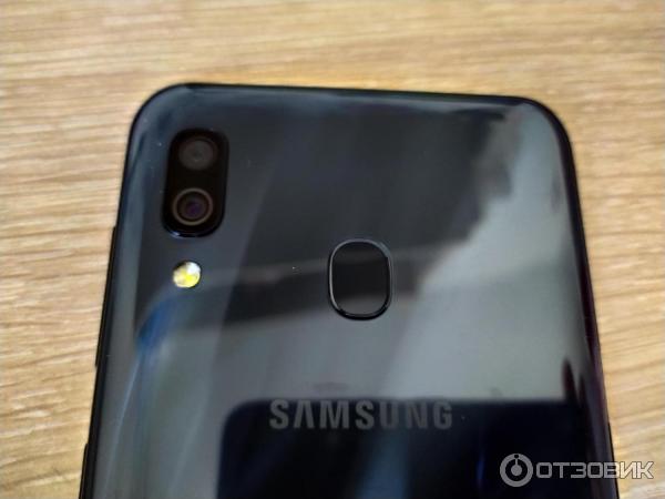 Смартфон Samsung Galaxy A30 фото