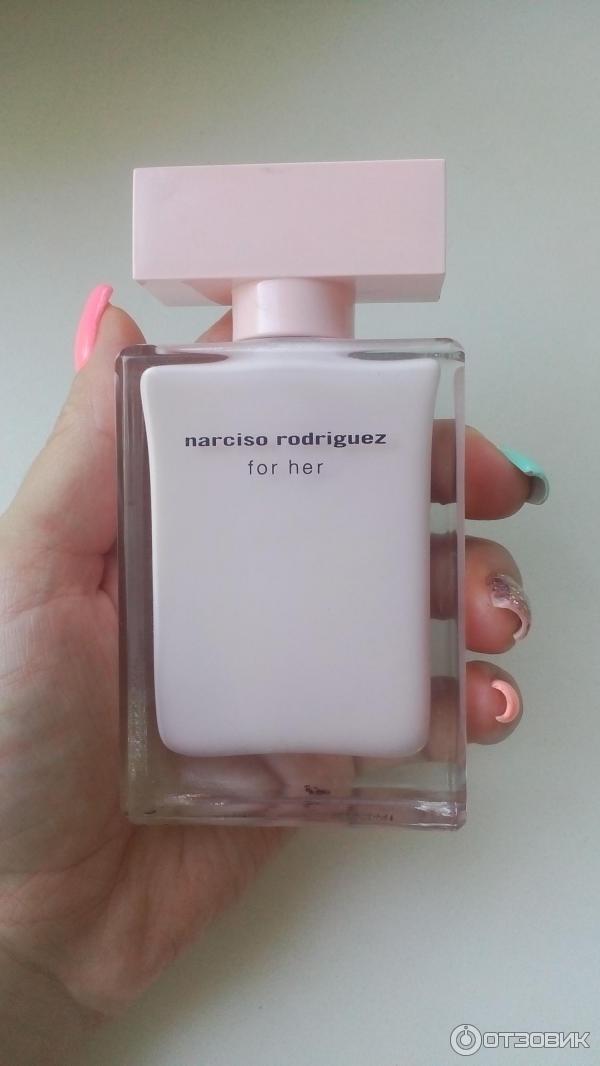 Духи родригес белые. Narciso Rodriguez for her. Парфюм нарциссо Родригес белый флакон. Нарциссо Родригес духи розовые. Нарциссо Родригес Парфюм розовый флакон.