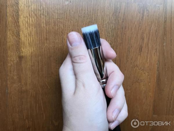 Кисть MAC 130s Short Duo fibre фото