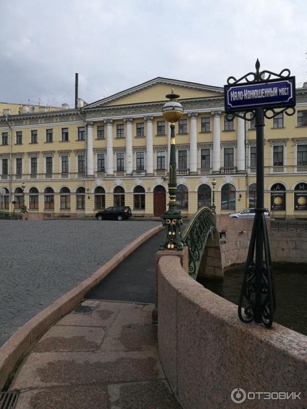 Тройной мост в санкт-петербурге. Малоконюшенный мост санкт петербург на карте. Малый конюшенный мост в санкт-петербурге. Трехколенный мост в санкт-петербурге. Малоконюшенный мост санкт петербург на карте.
