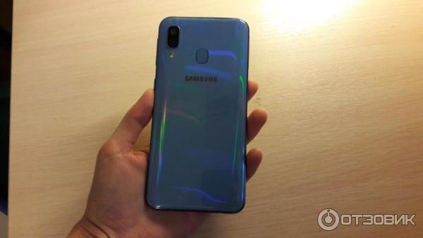 Смартфон Samsung Galaxy A40 фото