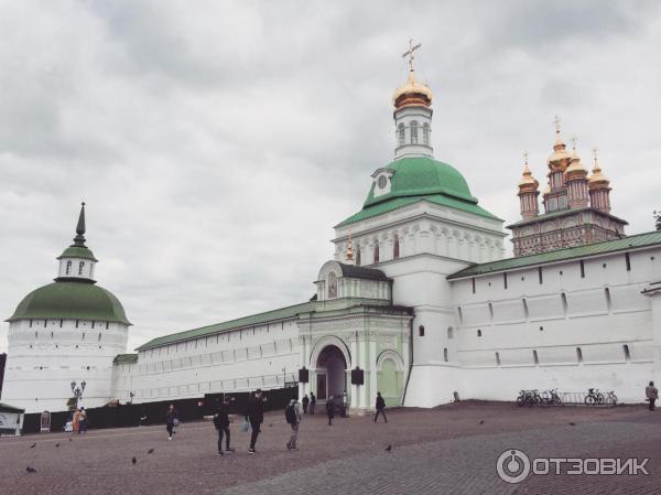 Вид на центральный вход