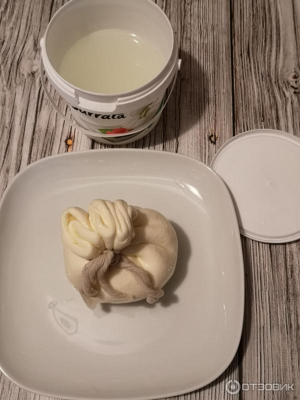 Сыр мягкий Сыроварня Волжанка Burrata фото