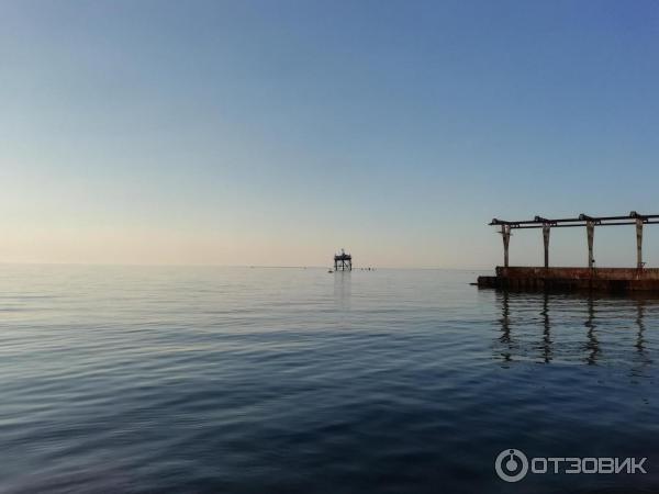 вид на платформу с пляжа