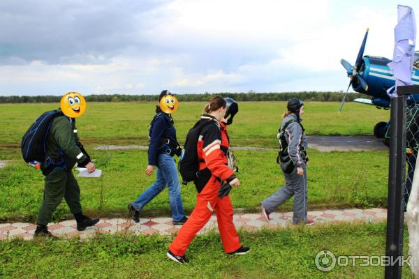 Прыжки с парашютом на аэродроме Первушино (Россия, Уфа) фото