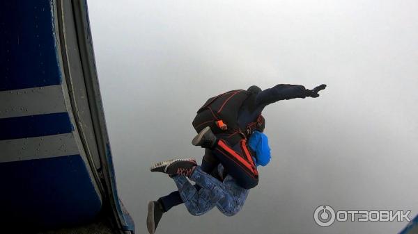 Прыжки с парашютом на аэродроме Первушино (Россия, Уфа) фото