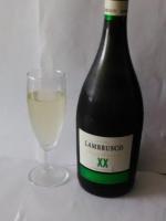 Винный напиток газированный Вагрус, LAMBRUSCO BIANCO белое полусладкое фото