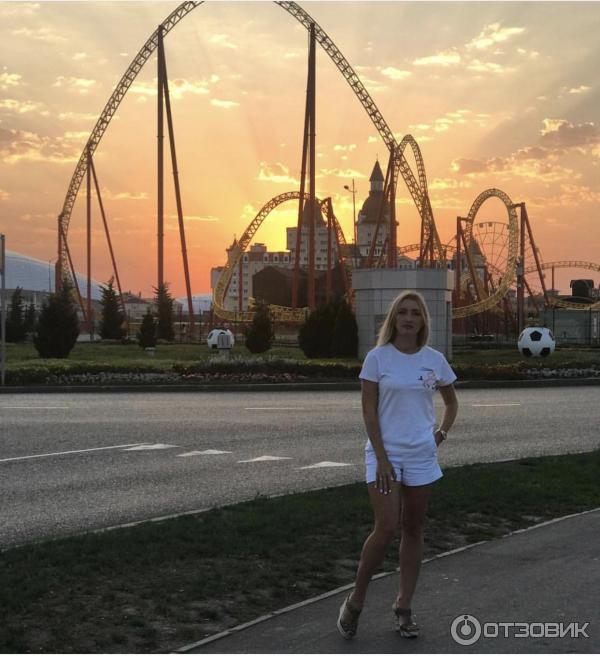 Сразу при выходе с отеля.