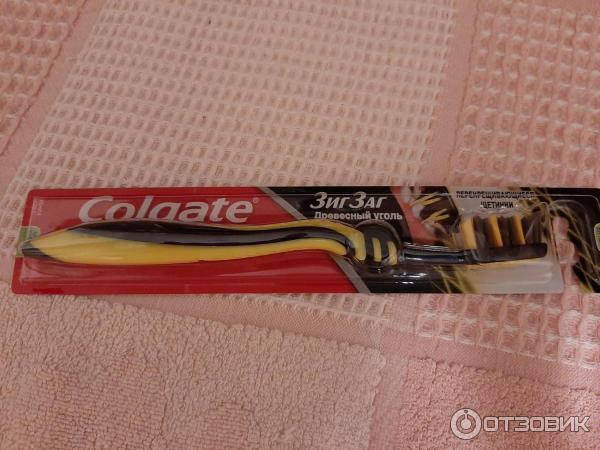 Зубная щетка Colgate ЗигЗаг Древесный уголь фото