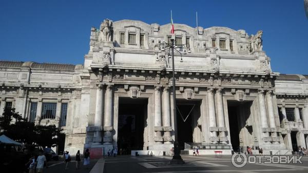 Центральный железнодорожный вокзал Milano Centrale (Италия, Милан) фото