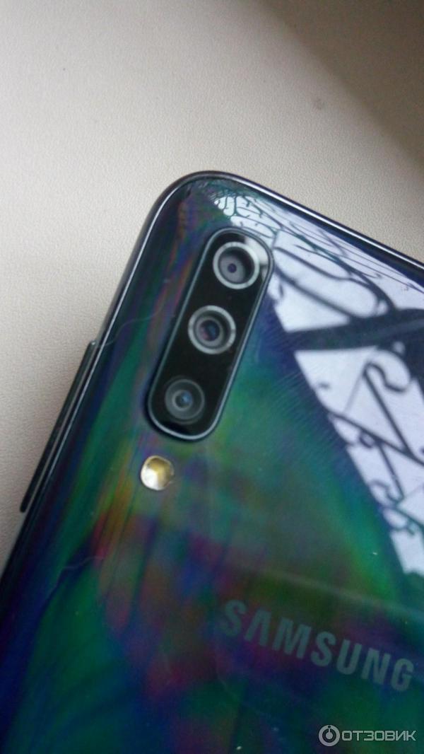 Смартфон Samsung Galaxy A70 фото