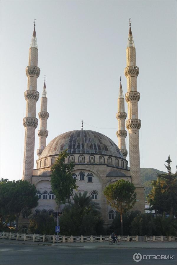 4-х минаретная возле автовокзала Yesilyurt Mosque (Есильюртская мечеть)