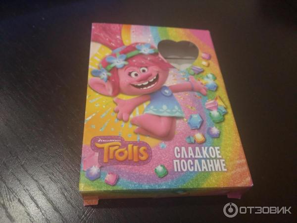 Набор кондитерских изделий с подарком Конфитрейд Trolls фото