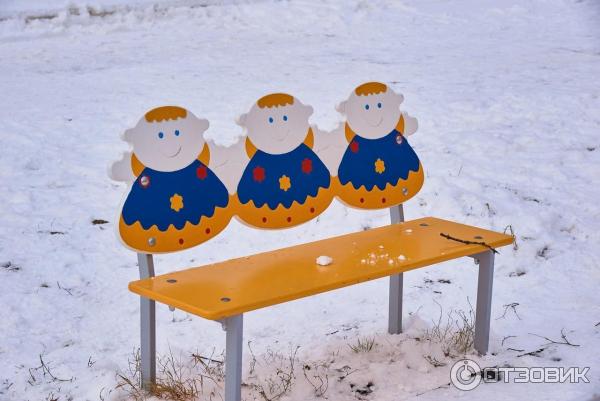 Скамейка на детской площадке
