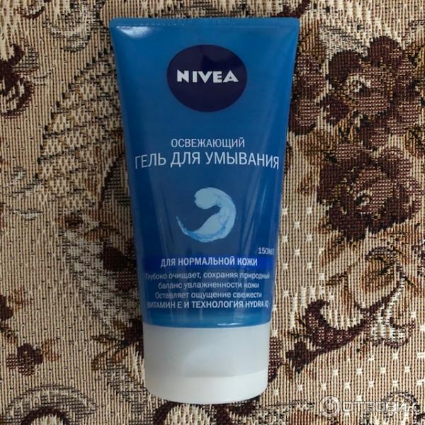 Освежающий гель для умывания Nivea с витамином E и Hydra IQ фото