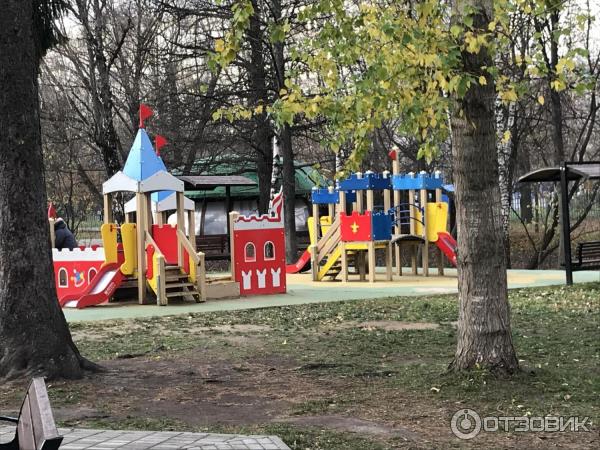 Детский городок в Лианозовском парке (Россия, Москва) фото