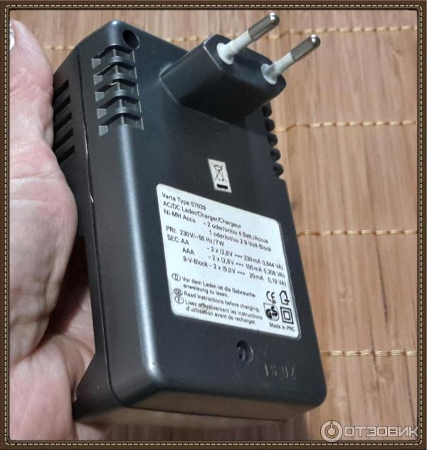 Зарядное устройство Varta Photo Accu Charger 57039 фото