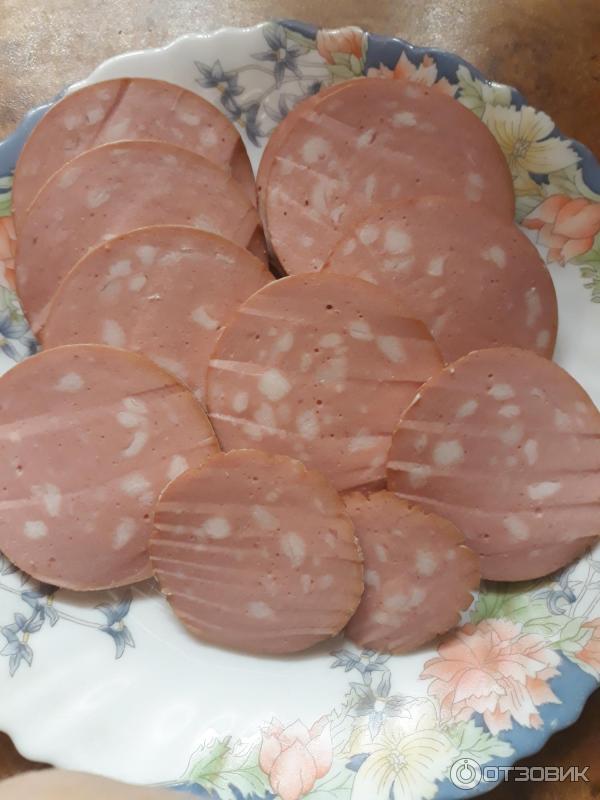 Великолукская вареная колбаса. Колбаса любительская Великолукский мясокомбинат. Колбаса вареная Великолукский мясокомбинат. Великолукский мясокомбинат колбаса любительская вареная.