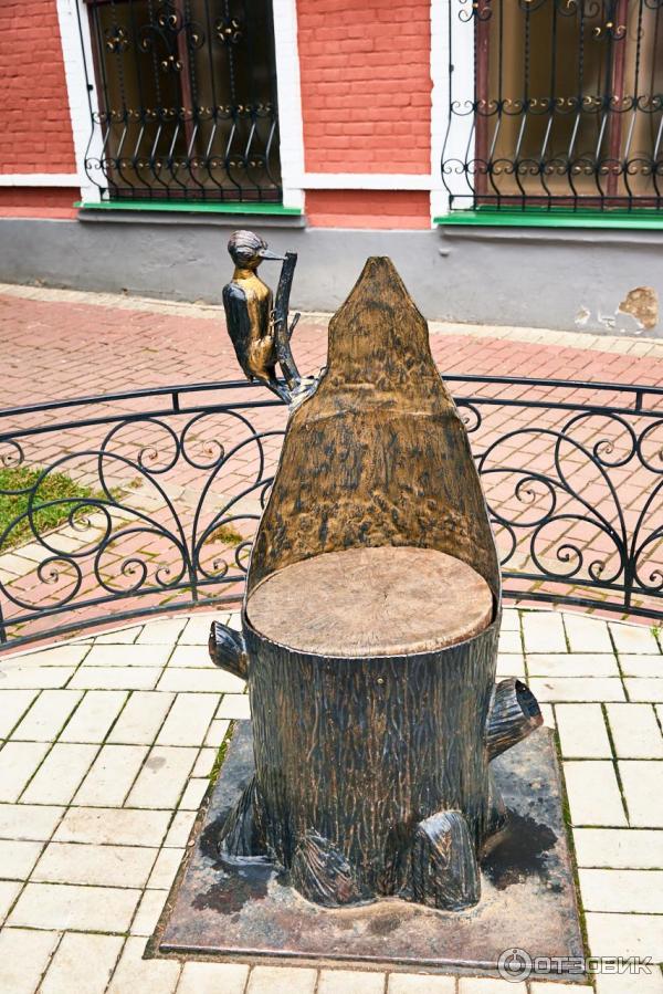 Памятник дятлу в Елабуге