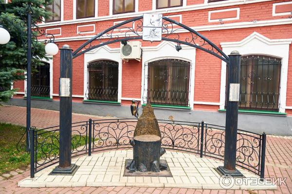 Памятник дятлу в Елабуге