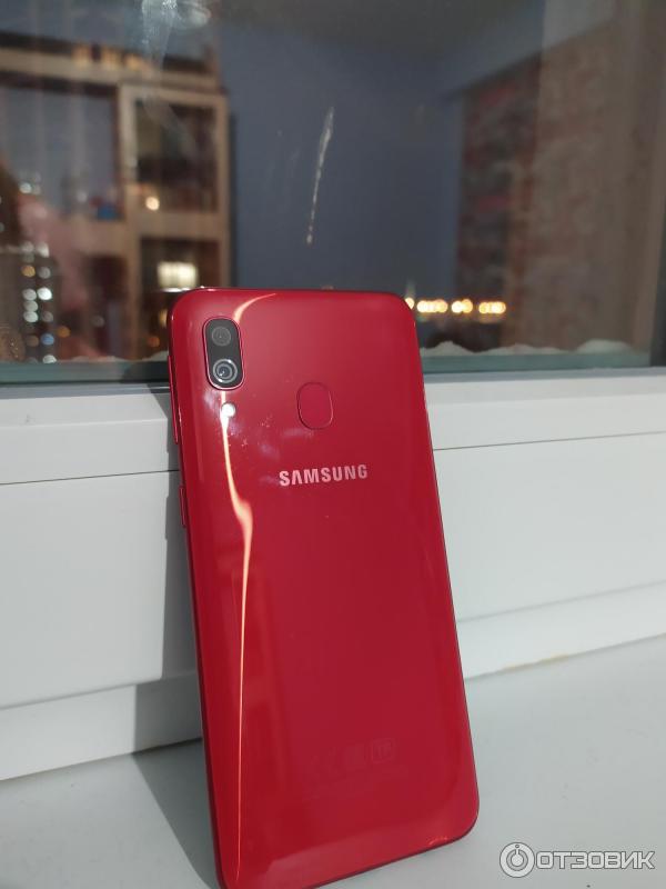 Смартфон Samsung Galaxy A40 фото