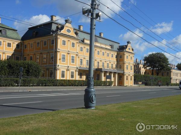 Пешая прогулка по набережной Невы на Васильевском острове (Россия, Санкт-Петербург) фото